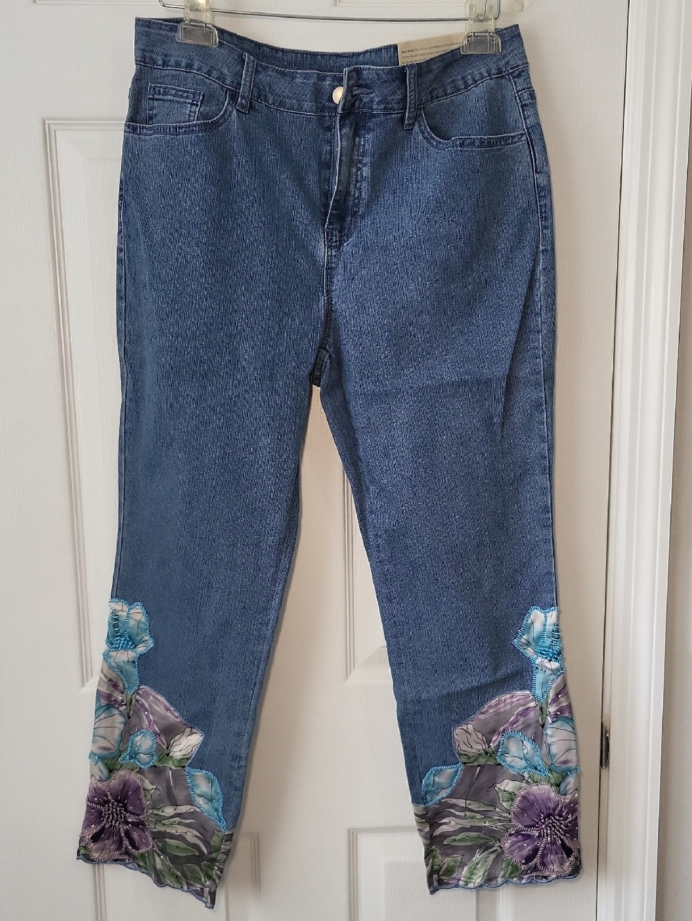 Embroidered Floral Hem Wide-Leg Jeans — Blue
